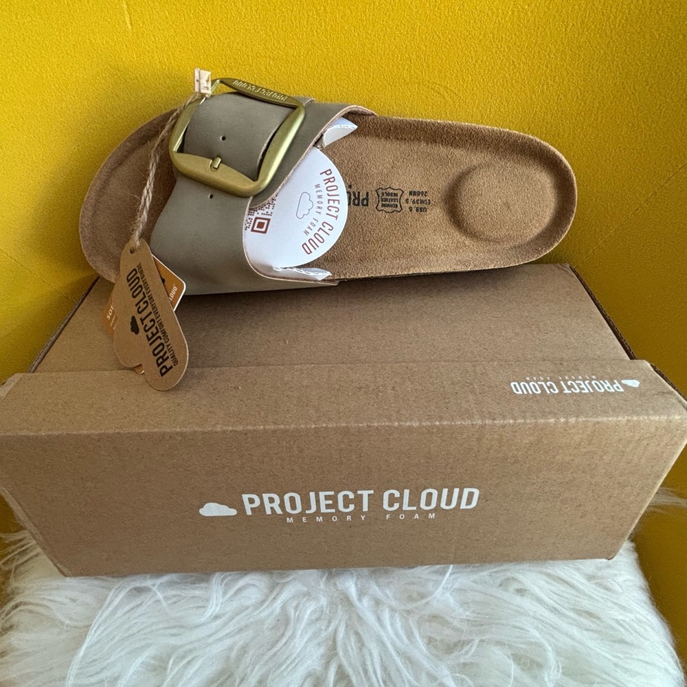 Women's Sandals - Cream with Gold Buckle